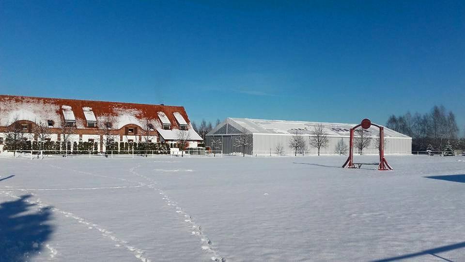 Hotel Stara Stajnia Pleszew Exteriör bild